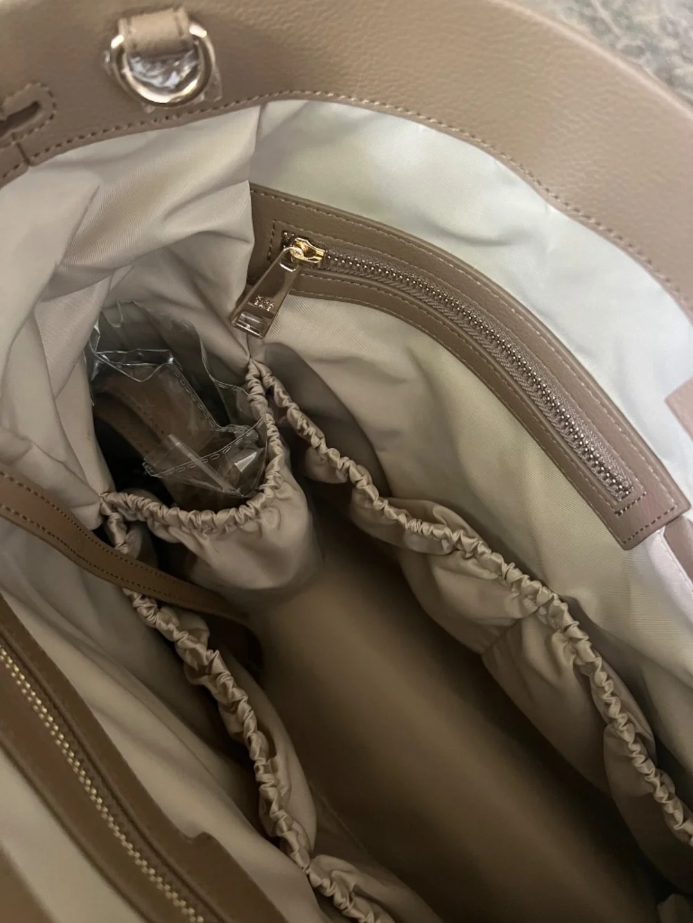 Harlow Midi Mina Baie Diaper Bag in Teddy